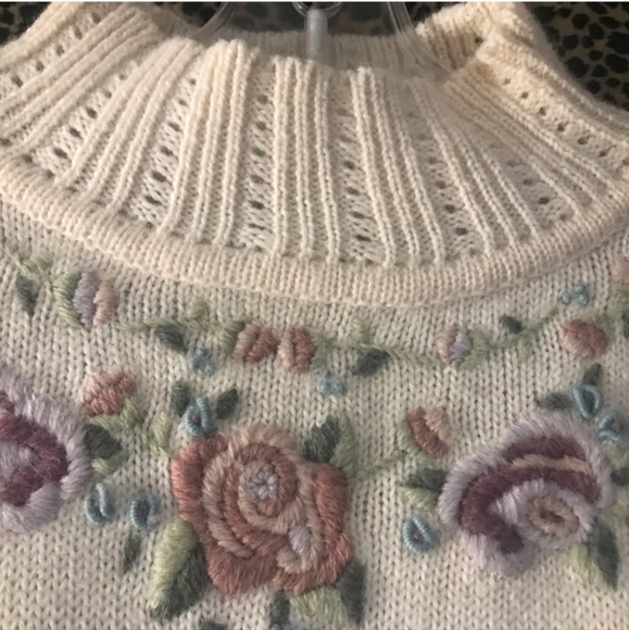 BEAUTIFUL VINTAGE ST MICHAEL EMBROIDERY SWEATER MADE IN HONG KONG - Picture 4 of 10